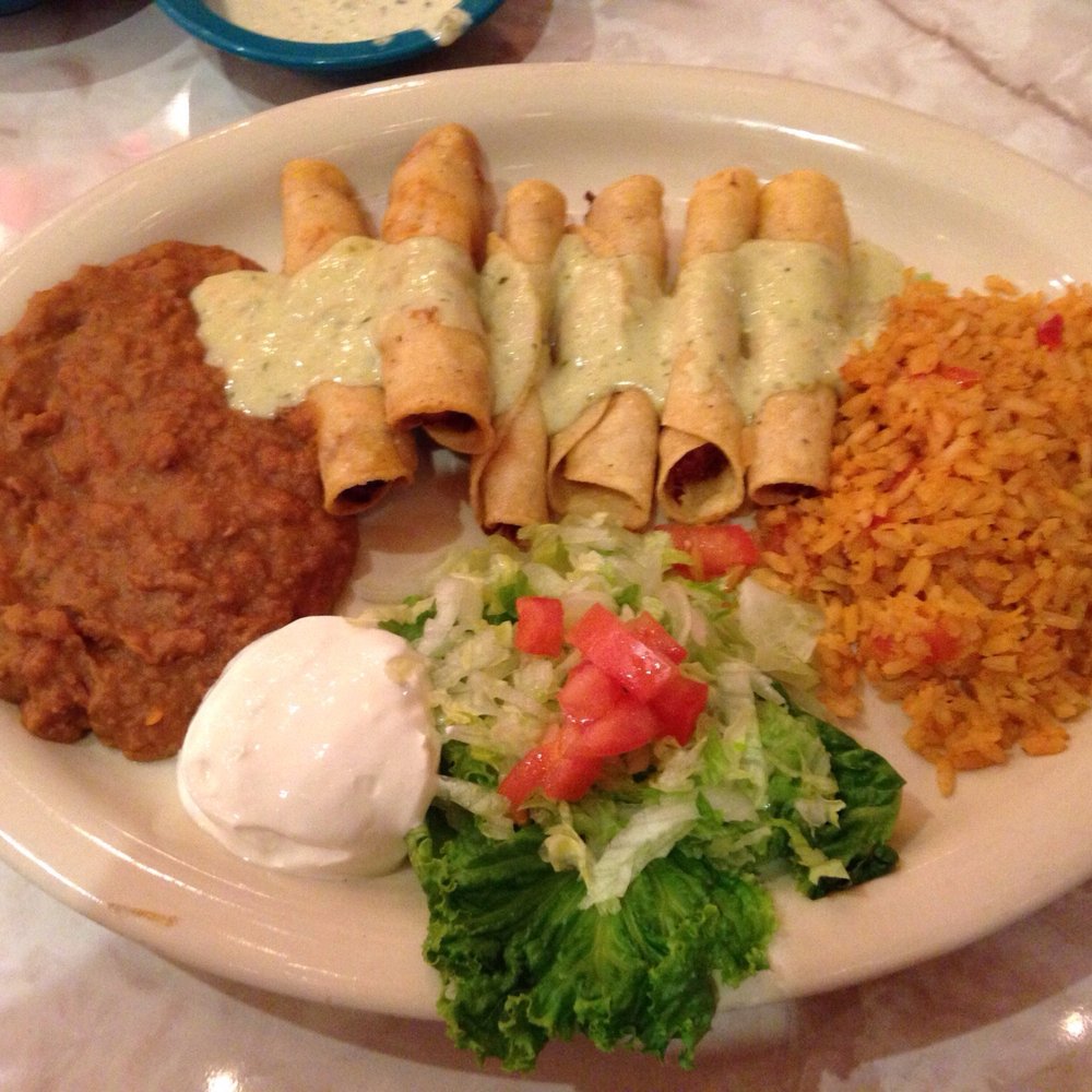 Chuy's - Chicken flautas with deluxe tomatillo salsa - Mexican Near Me - El Paso, Texas