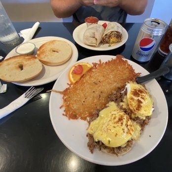 Sweet E's Cafe - Pulled Pork Benedict and breakfast burrito - Cafes Near Me - Honolulu, Hawaii