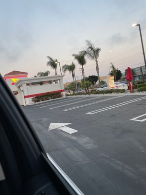 In-N-Out Burger by null