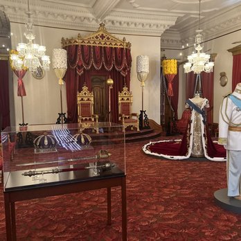 Iolani Palace - Sala real - Museums Near Me - Honolulu, Hawaii