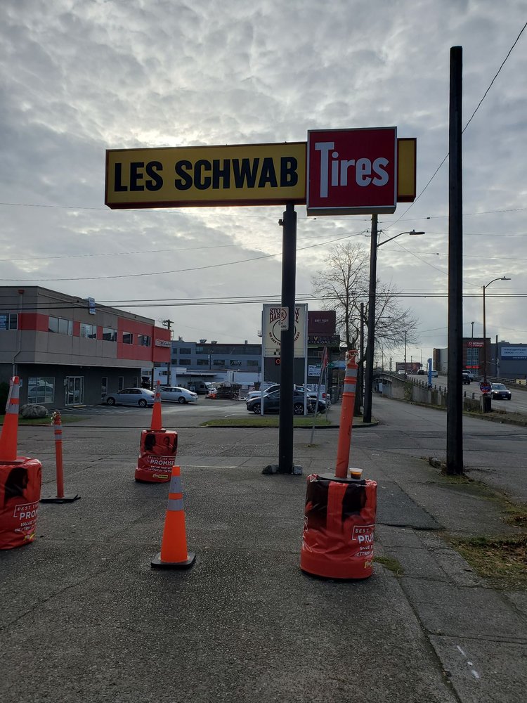 LES SCHWAB TIRE CENTER Updated September 2024 27 Photos & 411
