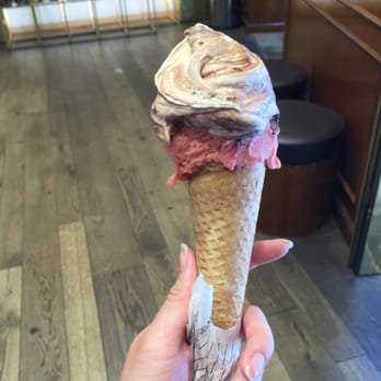 Venchi - Stracciatella and Strawberry - Chocolatiers & Shops Near Me - Rome, RM