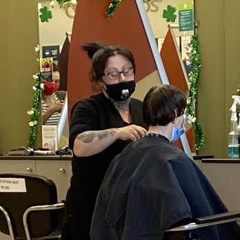 Great Clips - Jennie inappropriately wears her mask while servicing customers - Hair Salons Near Me - Willowick, Ohio Great Clips - Jennie inappropriately wears her mask while servicing customers - Hair Salons Near Me - Willowick, Ohio