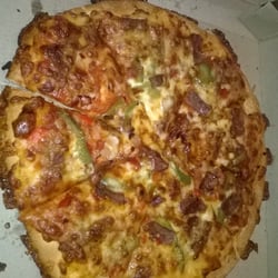 Pizza Hut Pukekohe - Hot and Saucy steak... Definitely not a fair representation of the picture. Was expecting a bit better than that!