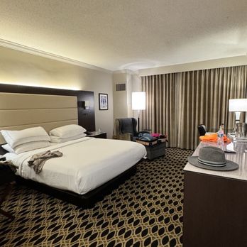 Hilton Columbia Center - King bedroom - Hotels Near Me - Columbia, South Carolina Hilton Columbia Center - King bedroom - Hotels Near Me - Columbia, South Carolina