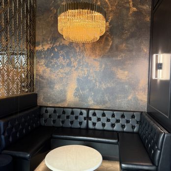 Insomnibar - Comfy corner booth for a large group - Coffee & Tea Near Me - San Jose, California