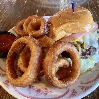 Mabel Murphy's - a plate of onion rings and a sandwich - Irish Pub Near Me - Fergus Falls, Minnesota