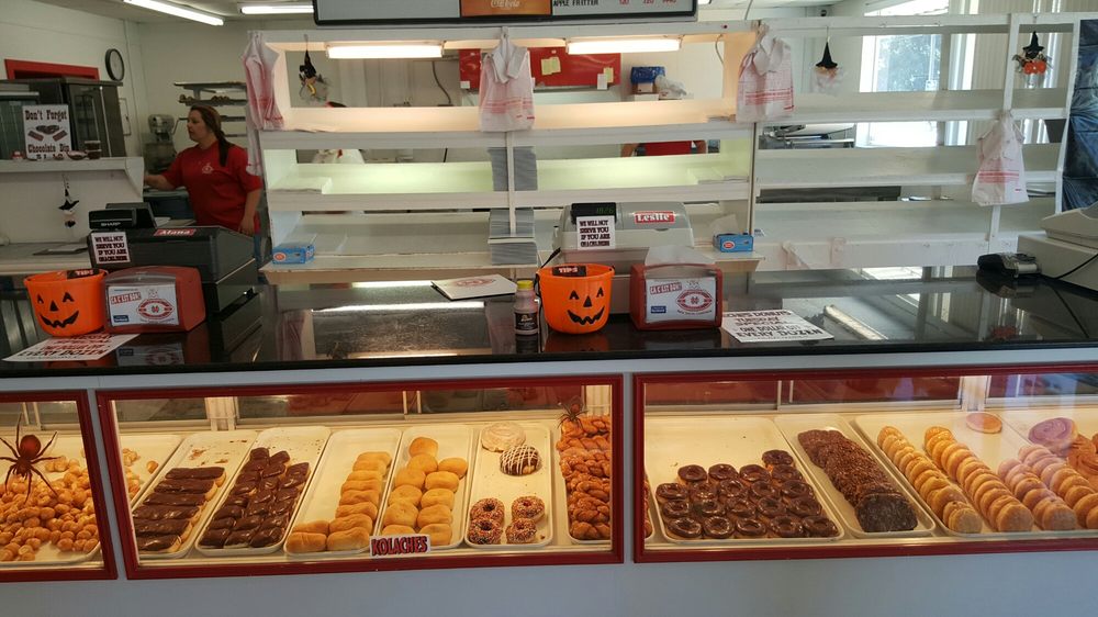 MECHE’S DONUTS Updated October 2024 10 Photos & 15 Reviews 403 E