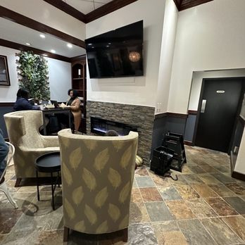 1607 Coffee Company - Fire place and tv - Coffee & Tea Near Me - Williamsburg, Virginia