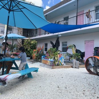 Bean To Cup Coffee Lounge - Outside sitting area with fans, umbrellas - Coffee & Tea Near Me - Naples, Florida