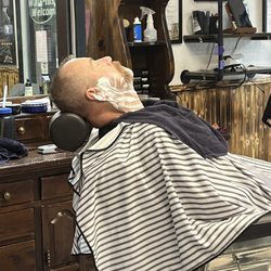 Durango Barbers - Straight razor shave