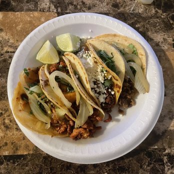 Tacos Y Tortas El Chilango - Al pastor (x2), albañil, and bistec tacos (left to right) - Food Trucks Near Me - Austin, Texas Tacos Y Tortas El Chilango - Al pastor (x2), albañil, and bistec tacos (left to right) - Food Trucks Near Me - Austin, Texas