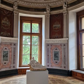 Schlossmuseum - Museums Near Me - Schwerin, MV