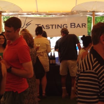 Jonathan Edwards Winery - Tasting tent - Wineries Near Me - North Stonington, Connecticut Jonathan Edwards Winery - Tasting tent - Wineries Near Me - North Stonington, Connecticut