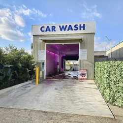 Hanna's Car Wash Tunnel