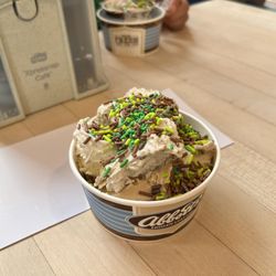 Abbott's Frozen Custard - Lexington - Maple walnut, Oreo with mint chocolate sprinkles