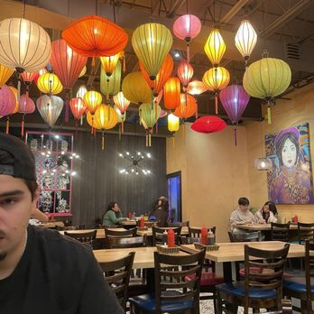Pho Hoang - Inside - Vietnamese Near Me - Winnipeg, Manitoba Pho Hoang - Inside - Vietnamese Near Me - Winnipeg, Manitoba