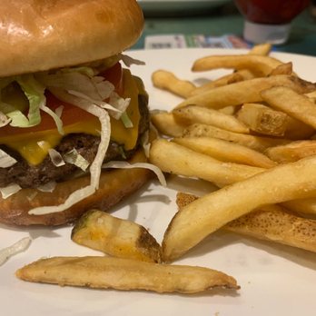 Margaritaville - Pigeon Forge - Cheeseburger in Paradise - American Near Me - Pigeon Forge, Tennessee