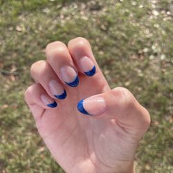Chi Nails - Super cute set, it's lasting so long i've had it for almost 4 weeks. getting them filled soon