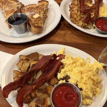 Cafe De Olla - Peanut Butter Stuffed French Toast - American Near Me - Burbank, California
