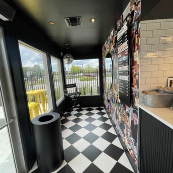 PopUp Bagels - Waiting area - Bagels Near Me - Winter Park, Florida
