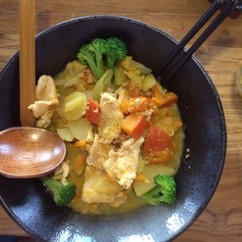 Kaoo - Mittagsmenü : curyhuhn mit Nudeln ,saftig mit Gemüse (auch süß Kartoffeln) - Asian Fusion Near Me - Vienna, 9
