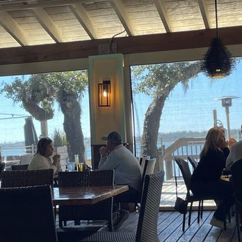 Caps On The Water - Outside view. Beautiful trees - Seafood Near Me - St Augustine, Florida