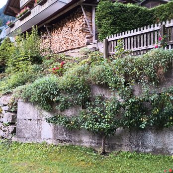Hotel Silberhorn - Outdoor garden from hotel room patio - Hotels Near Me - Lauterbrunnen, BE Hotel Silberhorn - Outdoor garden from hotel room patio - Hotels Near Me - Lauterbrunnen, BE