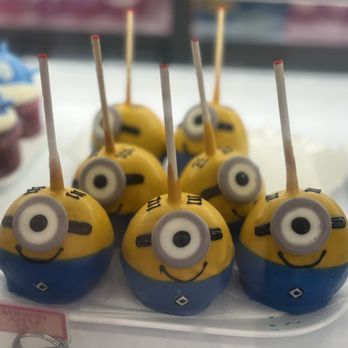 Universal Studios Florida - Minion Cake Pops - Amusement Parks Near Me - Orlando, Florida Universal Studios Florida - Minion Cake Pops - Amusement Parks Near Me - Orlando, Florida