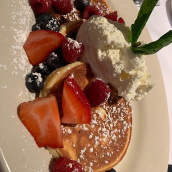 Hendrick's Tavern - pancakes - Bars Near Me - Roslyn, New York