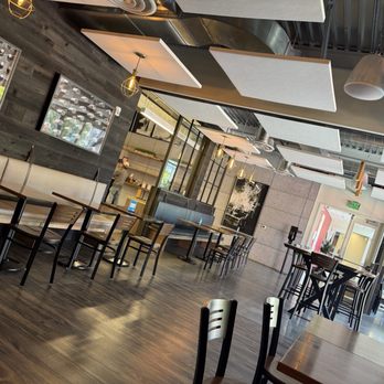 Eats At 1440 - Plenty seating - Salad Near Me - Menlo Park, California