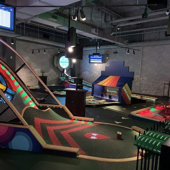 Puttshack - Miami - emerald course - Mini Golf Near Me - Miami, Florida
