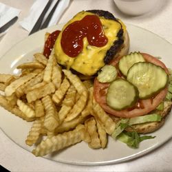 Red Squirrel Harrison - K5. Cheeseburger with French fries