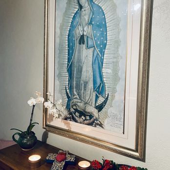Luz De Luna - Crucifijo azul verde, corazón al centro rodeado de milagros con acabado dorado - Jewelry Near Me - San Francisco, California Luz De Luna - Crucifijo azul verde, corazón al centro rodeado de milagros con acabado dorado - Jewelry Near Me - San Francisco, California