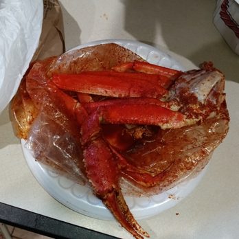 Crawfish Cafe - This is a $28 crab cluster. I ordered takeout and this is utterly ridiculous. The crawfish and shrimp were excellent. Small Styrofoam plate! - Seafood Near Me - Pearland, Texas