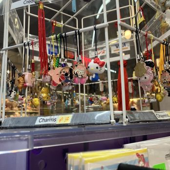 Elizabeth Center Gift Shops - Mini key chain $3 - Gift Shops Near Me - New York, New York