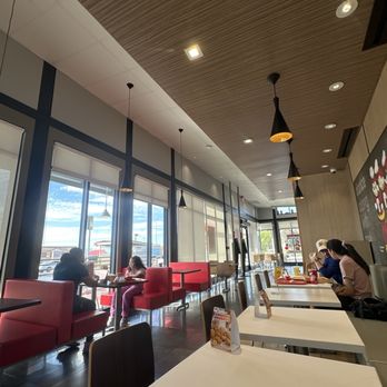 Jollibee - Chicken Shop Near Me - Henderson, Nevada