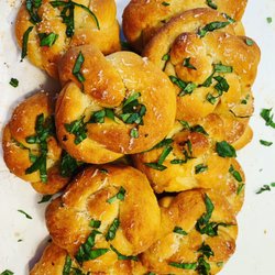 Tommy B's Clubhouse - Garlic knots