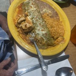 La Hacienda Mexican Restaurant and The Asylum Sport's Bar - Tamale very dry, stale and under seasoned. Chile verde was not good.