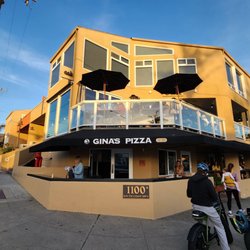 Gina's Pizza - Entrance