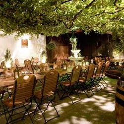 Restaurant Kühler Krug - Romantischer Biergarten.