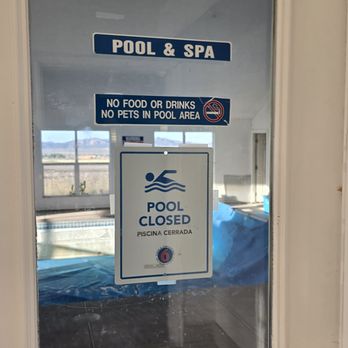 Motel 6 - The pool is apparently never ever ever ever open - Hotels Near Me - Beaver, Utah