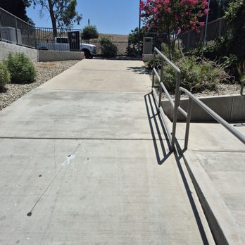 DoubleTree by Hilton Hotel Bakersfield - Too steep ramp into hotel, P5 - Hotels Near Me - Bakersfield, California