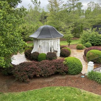The Martha Washington Inn and Spa - Gazebo in the garden of The Martha Washington Hotel. - Hotels Near Me - Abingdon, Virginia