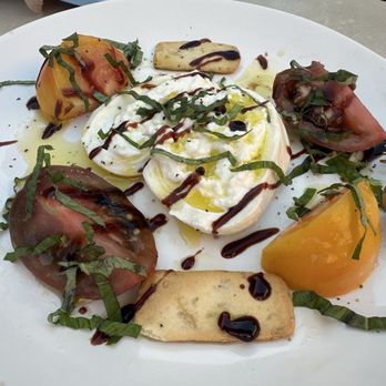 Dos Besos - Queso burrata heirloom tomato - Spanish Near Me - Pasadena, California