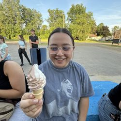 Otisville Dairy Delight - Baby twist cone