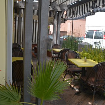 Yellow Vase - patio seating is very peaceful - Bakeries Near Me - Redondo Beach, California