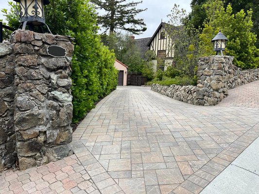 Pavers and Hardscapes - Pavers and Hardscapes