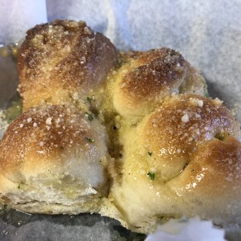Enzo's - Complimentary garlic rolls - Italian Near Me - Sunrise, Florida