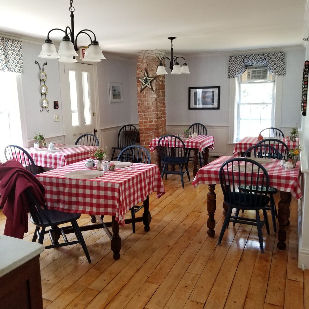 The Kendall Inn - Dining room - Hotels Near Me - Freeport, Maine The Kendall Inn - Dining room - Hotels Near Me - Freeport, Maine